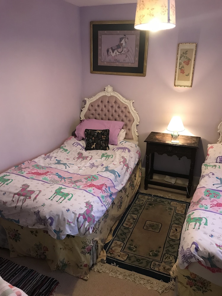 Lower Buckton Country House - Sleeps 12
