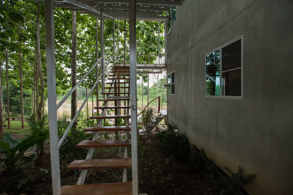 Nan De Panna Riverside Homestay