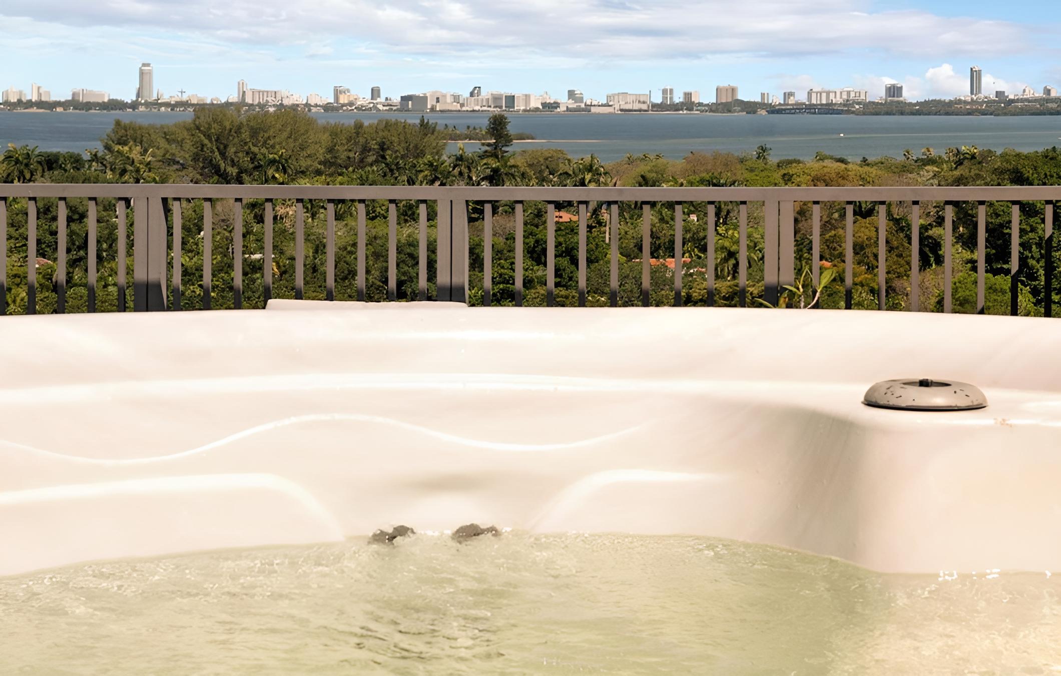 Roami at Biscayne Penthouse