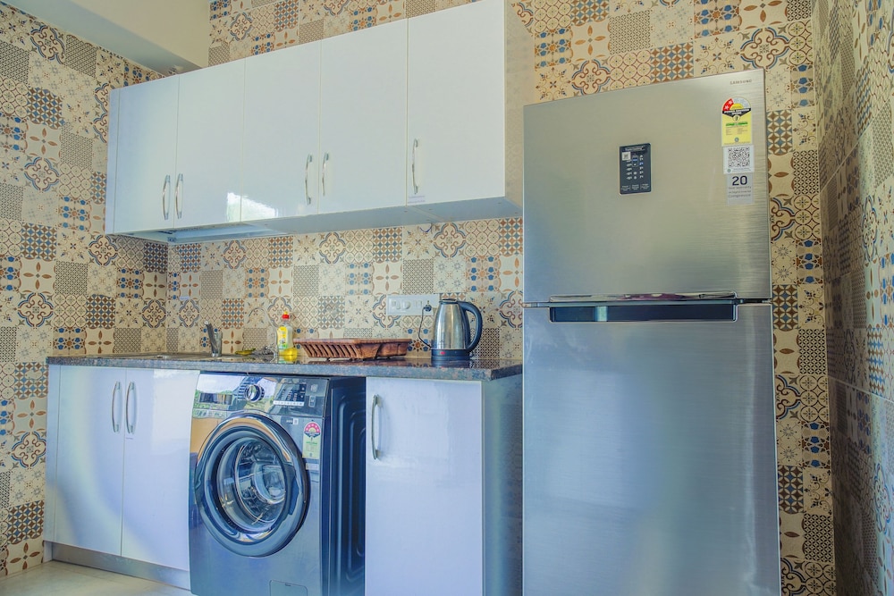 Alaya Stays Veera Marina 3 BHK Apartment