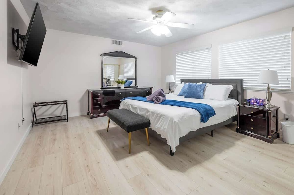 5 Bedroom Home With Firepit
