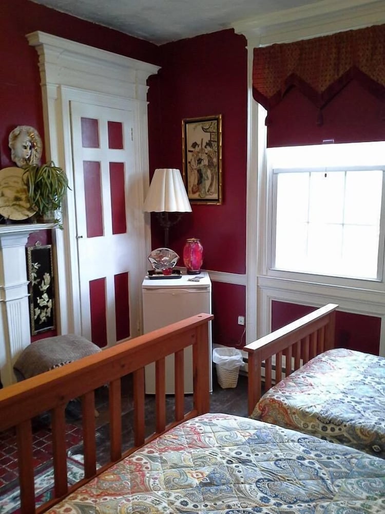 Brookside Inn At Laurens