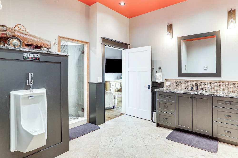 Private Hot Tub + Game Room: Keenesburg Getaway!
