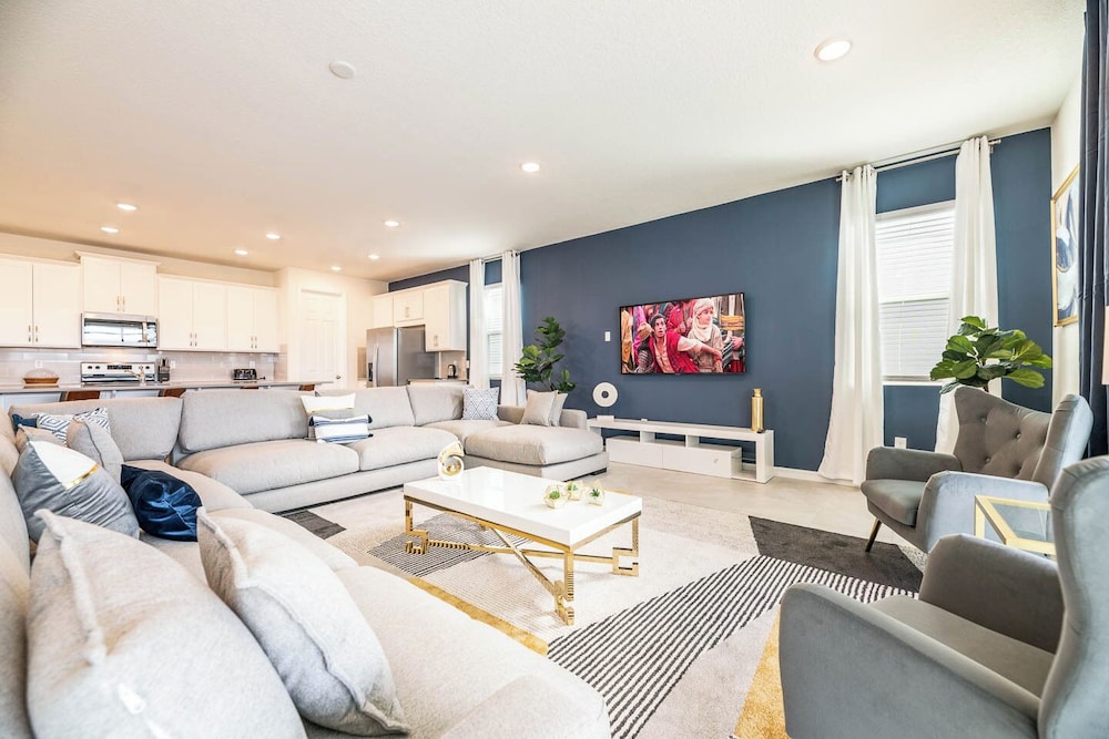 Spacious 9-bedroom Orlando vacation home