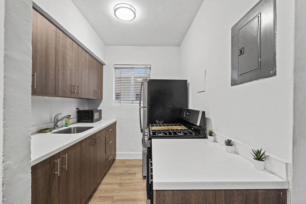 Harding Avenue Apartments by Andes STR
