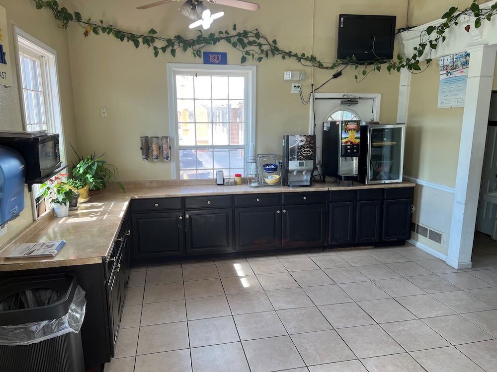 Lawrence Vacations - Days Inn by Wyndham KU Lawrence - Property Image 3