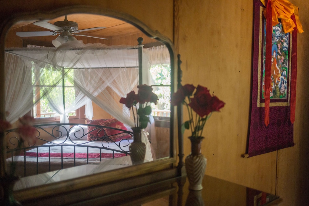 Quiet Mind Lodge Retreat & Spa  Sequoias
