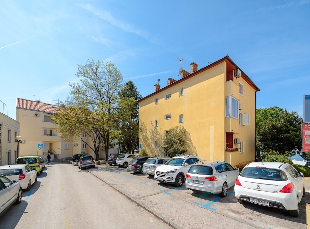 Pretty Apartment Near Golf Course