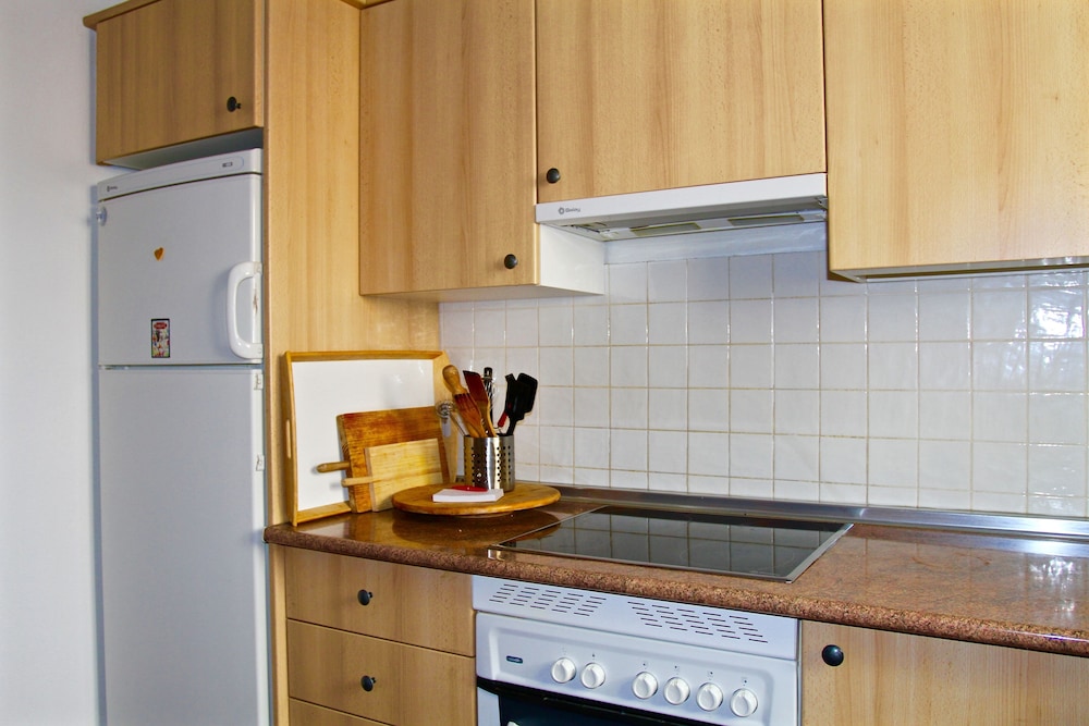 Cottage - Sleeps 4 - Pet Friendly - Patio