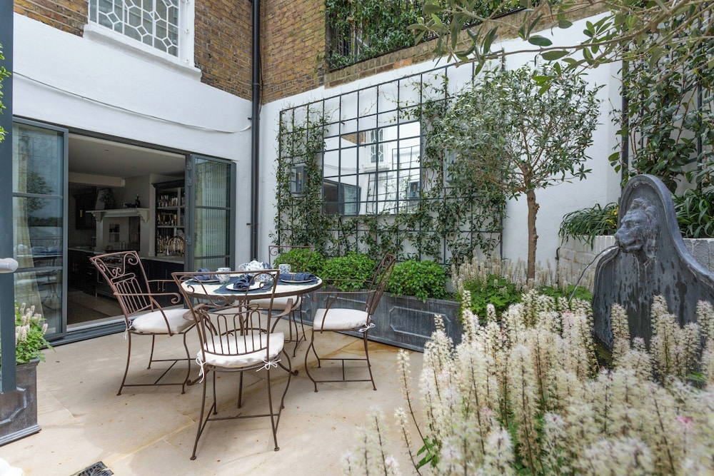 First Street III by Onefinestay