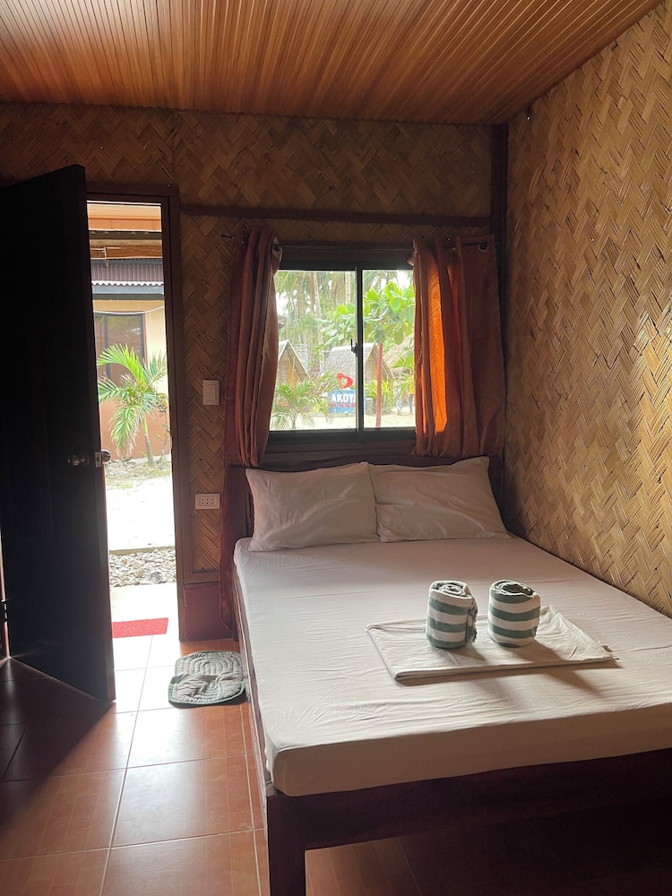Akoya Beach Park & Cottages