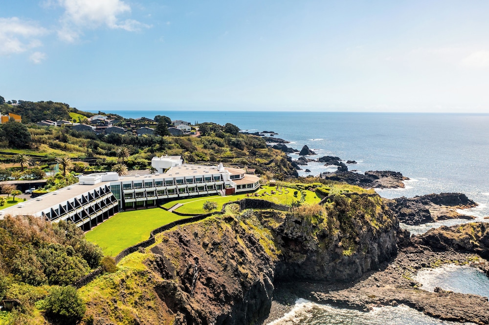 Hotel Caloura Hotel Resort - Image 1