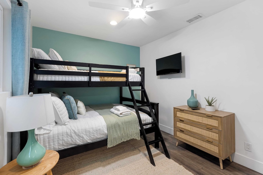 Coastal-chic Newport Stay Steps to the Beach, Dining & Boardwalk Optional Add-on Unit