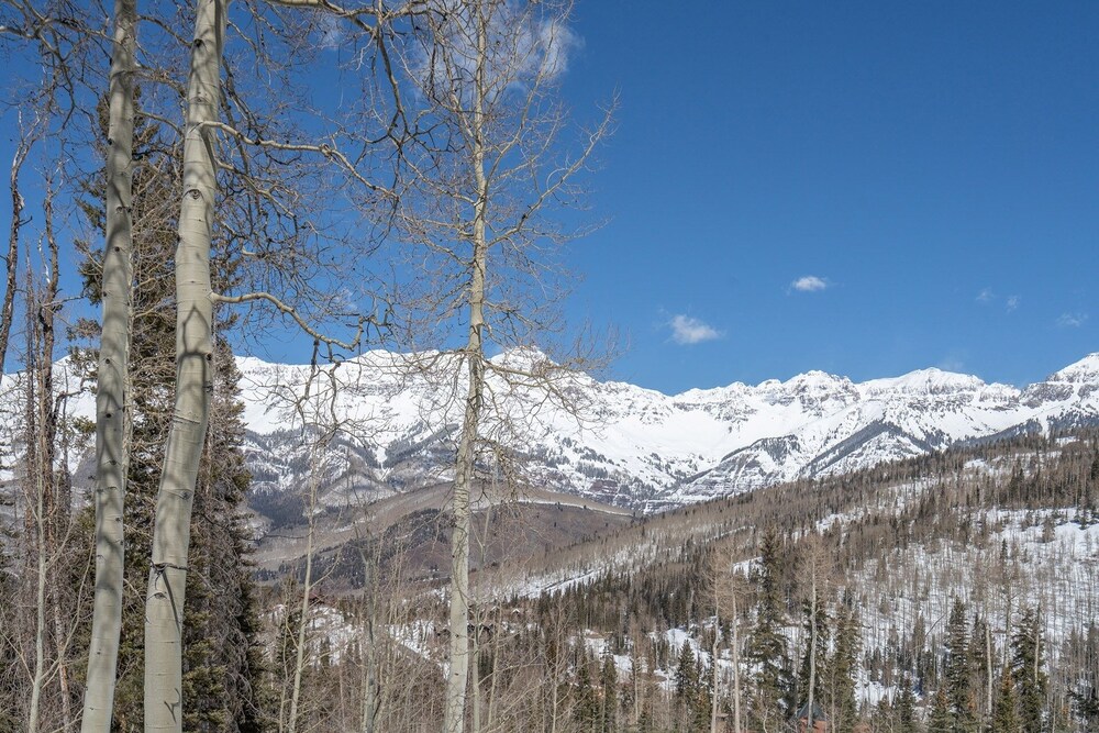 Back Door Ski In/out Fireplace, Hot Tub, Huge Views Alpine Luxury At Copper Hollow 6 Bedroom Home by RedAwning view 3