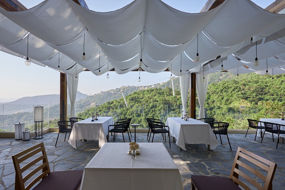 Miyue Shenzhen Tianlu Secret Wild Wizard Holiday Hotel