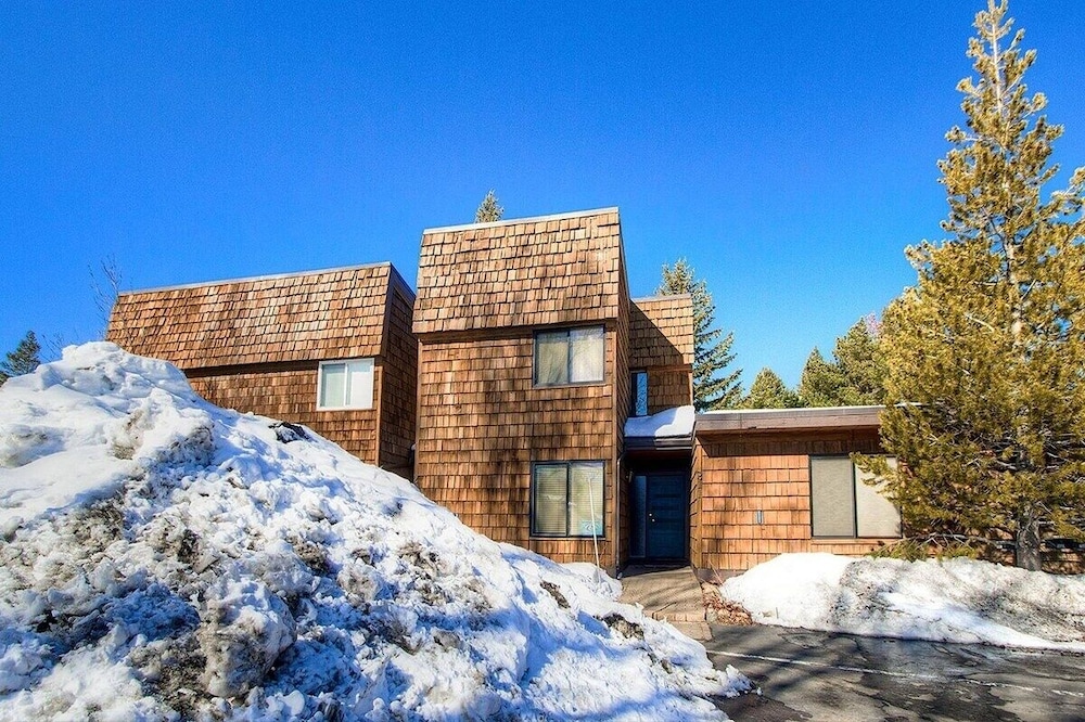 Lake Tahoe Vacations - Hawks View 3 Bedroom Home by RedAwning - Property Image 7