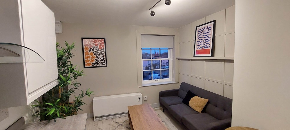 1 Bdr Modern Living in The Old Bank Hse