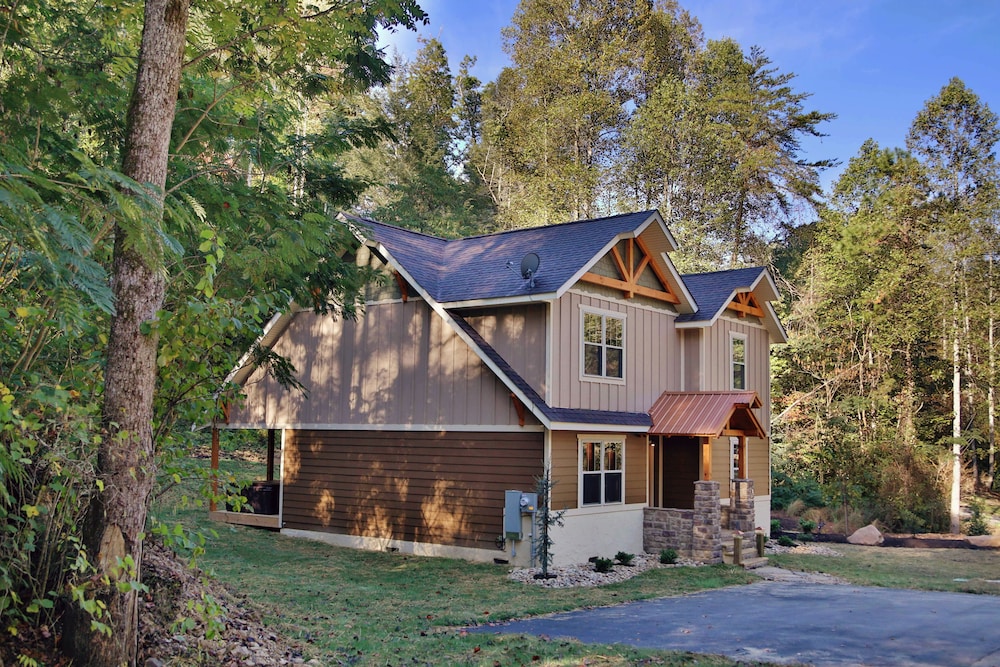 Hotel Misty Mountainside - Two Bedroom Chalet - Image 1