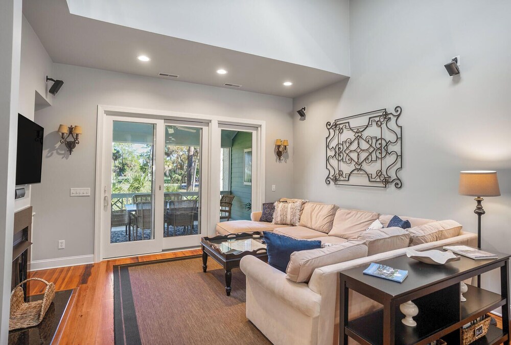 Tasteful 2 Story 4 Bedroom, 4 Bath Home! New on Rental Program, Sleeps 12!