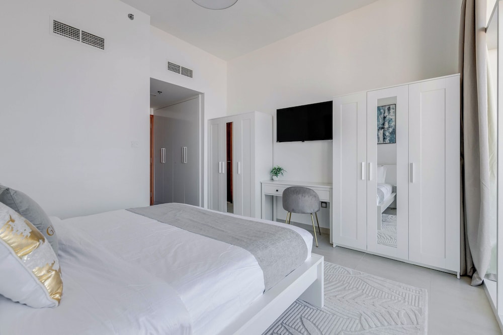 Globalstay Luxury Azizi Mina Beachfront