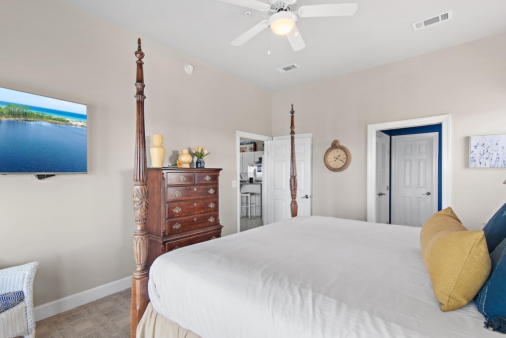 Pavilion Palms 204c