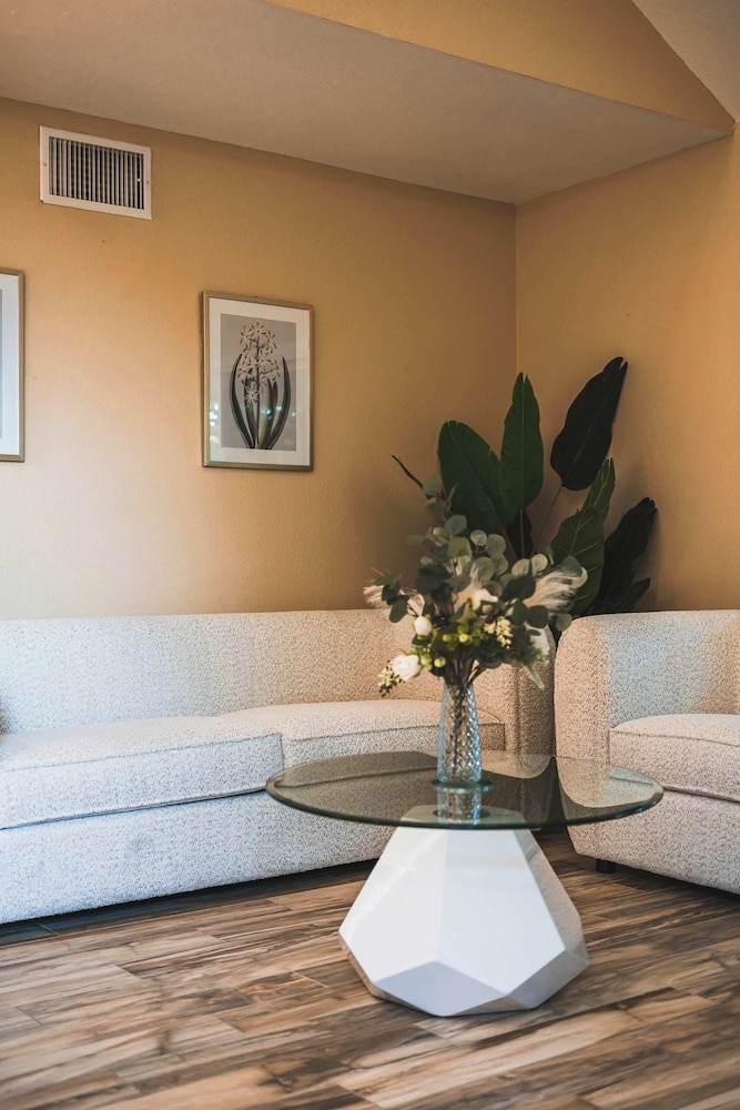 Spacious Retreat w Modern Decor and Private Yard