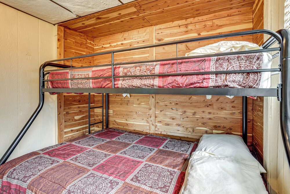 Lakefront Home w/ Deck: Central Michigan Escape!