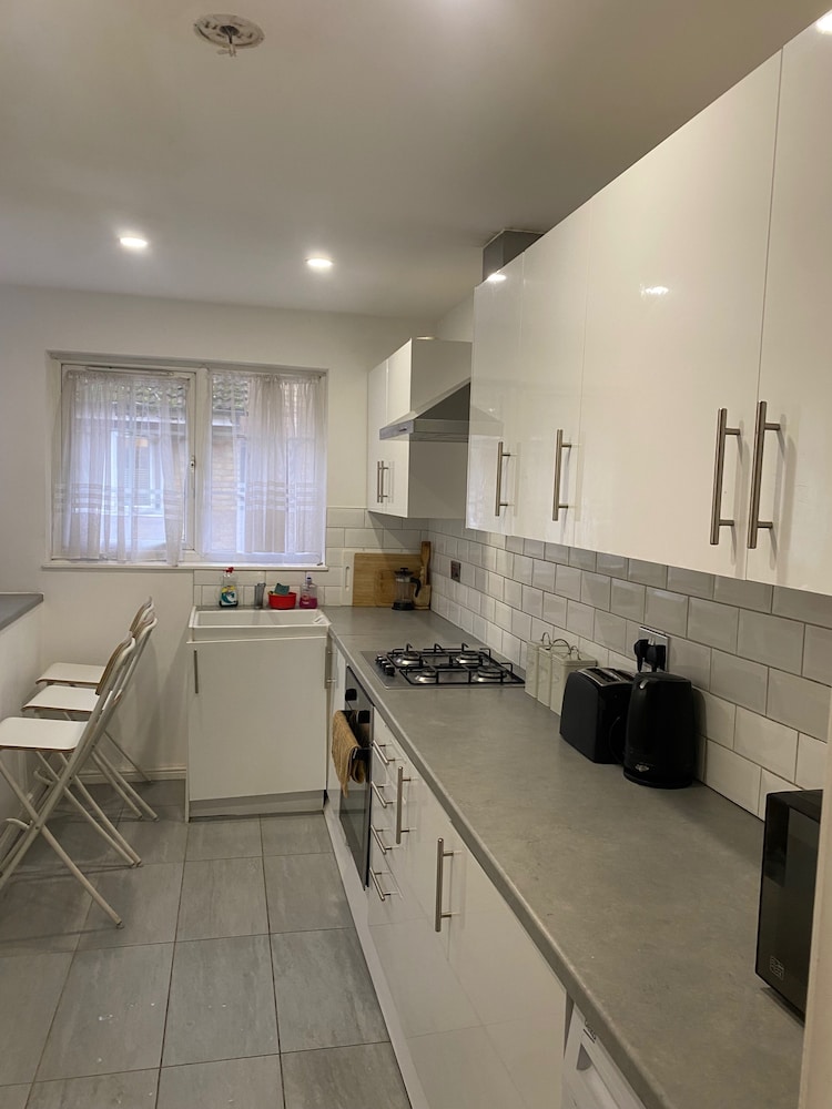 Luxurious London 5 Bedroom House
