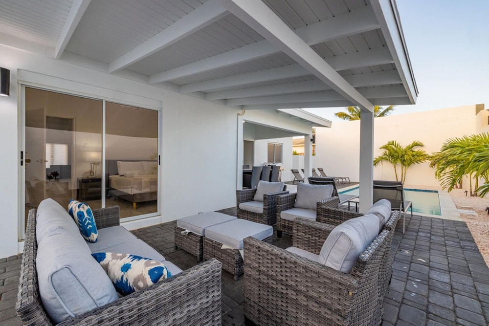 NEW 5BR Villa w Privatepool 3min to Eagle Beach