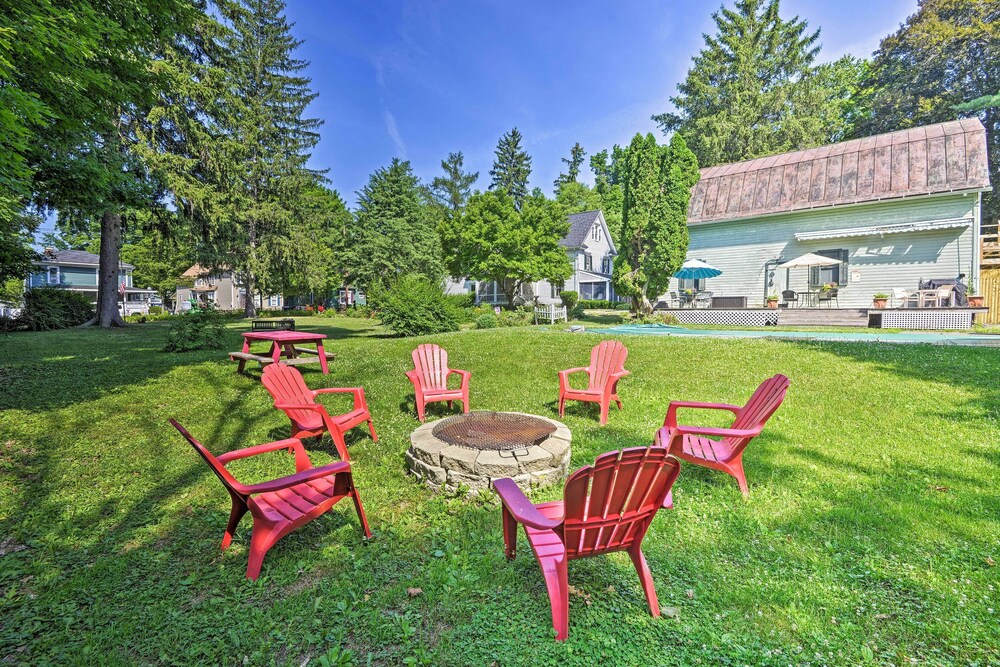 Near Keuka Lake: Walkable Paradise!