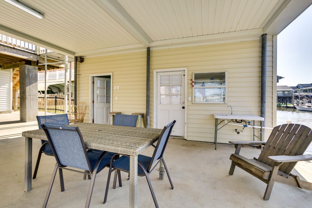 Bayou Bliss: Barataria Waterfront Getaway w/ Dock! view 4