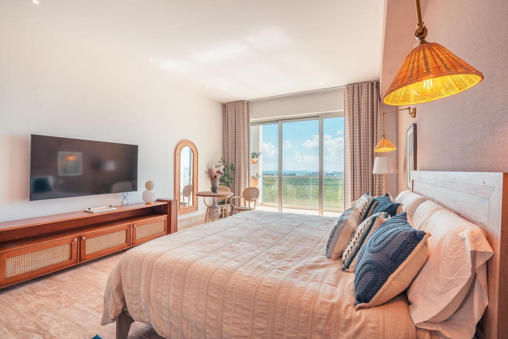 3BR 6 Guests Private Balcony Gym