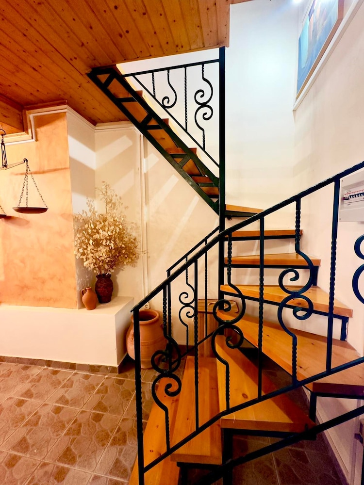 Kansoneta-traditional Mansion in Gastouri Village
