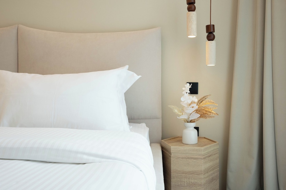 Chic 1BR Apartment - The Crest Dubai