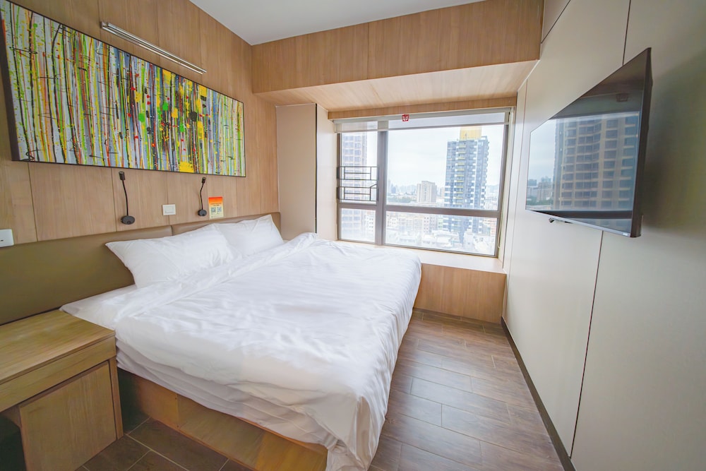 MIJ (KAI TAK) HOTEL