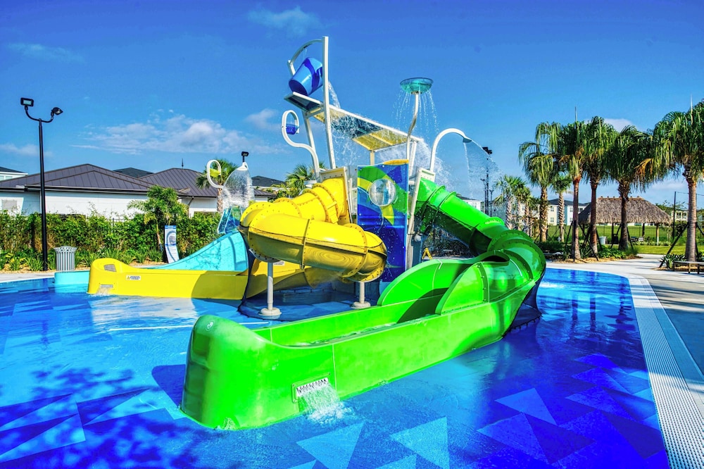 Stunning Villa w/ No Rear Neighbors! Near Disney - Image 5