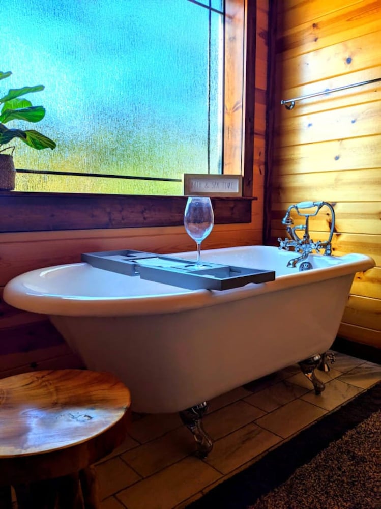 Stone Mountain Lodge Luxurious Rustic Retreat