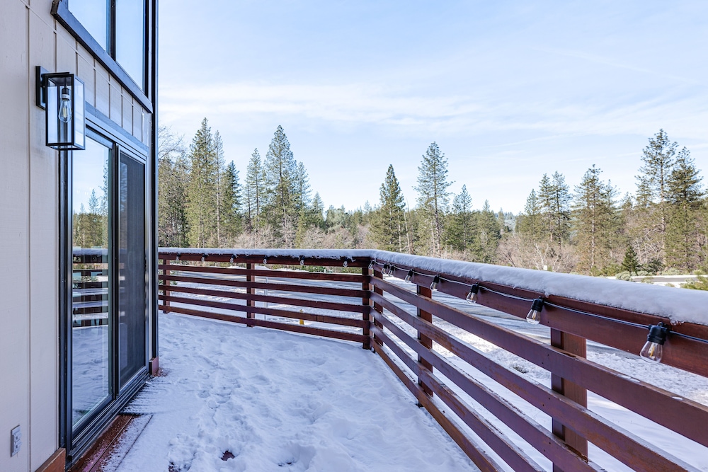 Secluded Cabin Near Calaveras Big Trees State Park view 5
