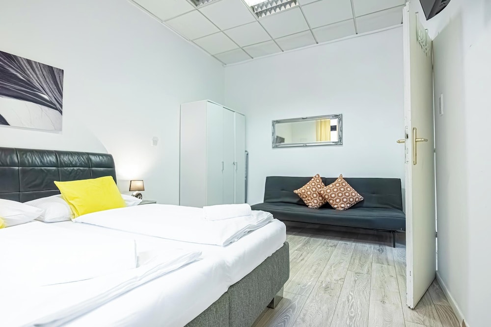 Bright 1BR Apartment in Central Vienna