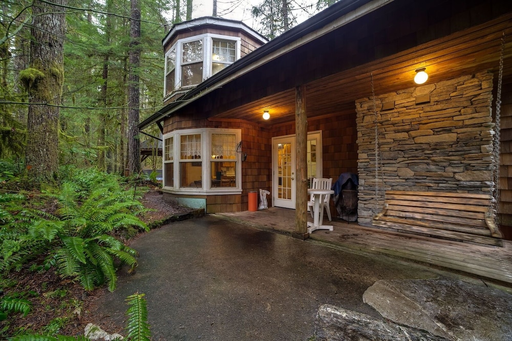 25sl - Hot Tub - Bbq - Pets Ok - Wifi - Sleeps 6 1 Bedroom Home by RedAwning
