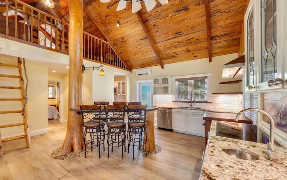 NEW Jungle Paradise Treehouse Suite With Resort Amenities Elevator Access Outdoor Kitchen Lagoon Lazy River Pool RV Hook up
