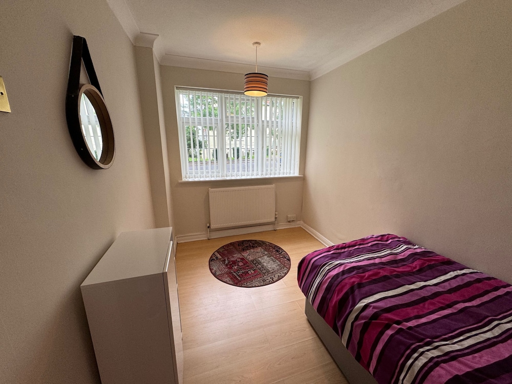 Lovely 2 Bedrooms Flat in South Sutton