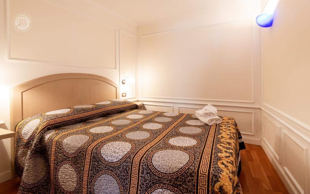 Villa Paradise-sleeps 20-pool-sea Views-pets photo 4