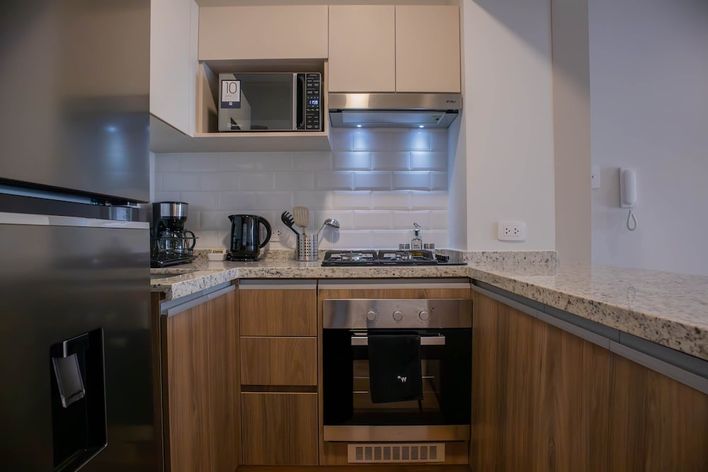 Picturesque 2BR With Fantastic Pool in Miraflores