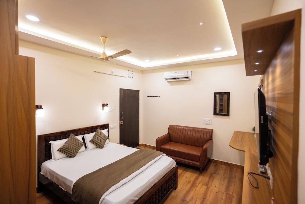Anand's Abode By Yellow Bells