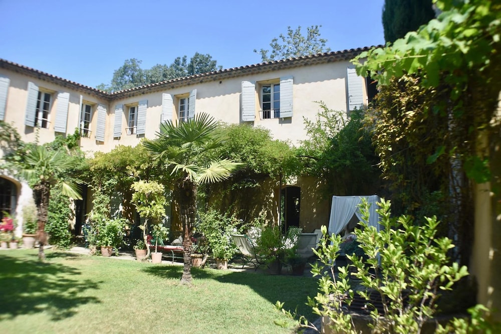 New Bastide Couronne d Aix Luxury in Aix-en-provence A Sophisticated Retreat for Families and Friends