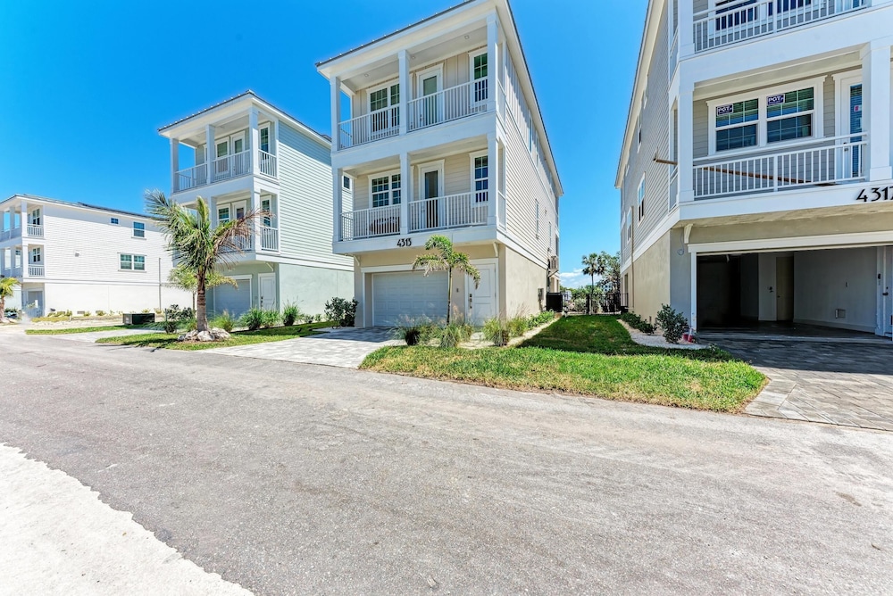 Sweet & Salty Beach House 3 Bedroom Home