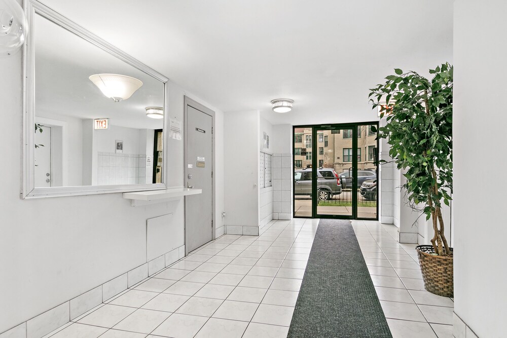 Studio Superb Apt Near Loyola University - Image 3