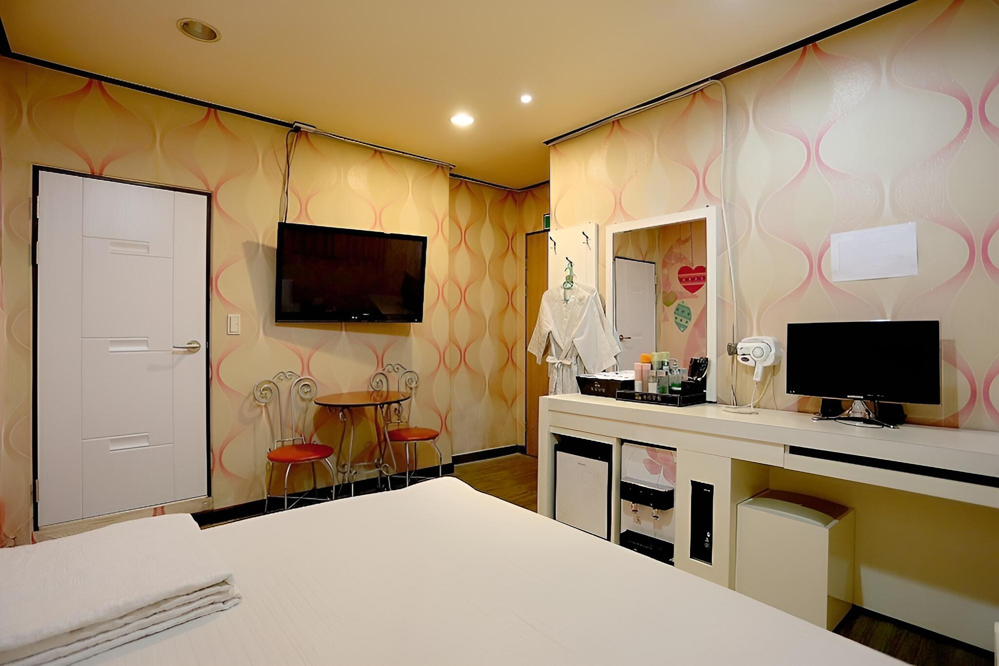 Hoegi Cherry view 4
