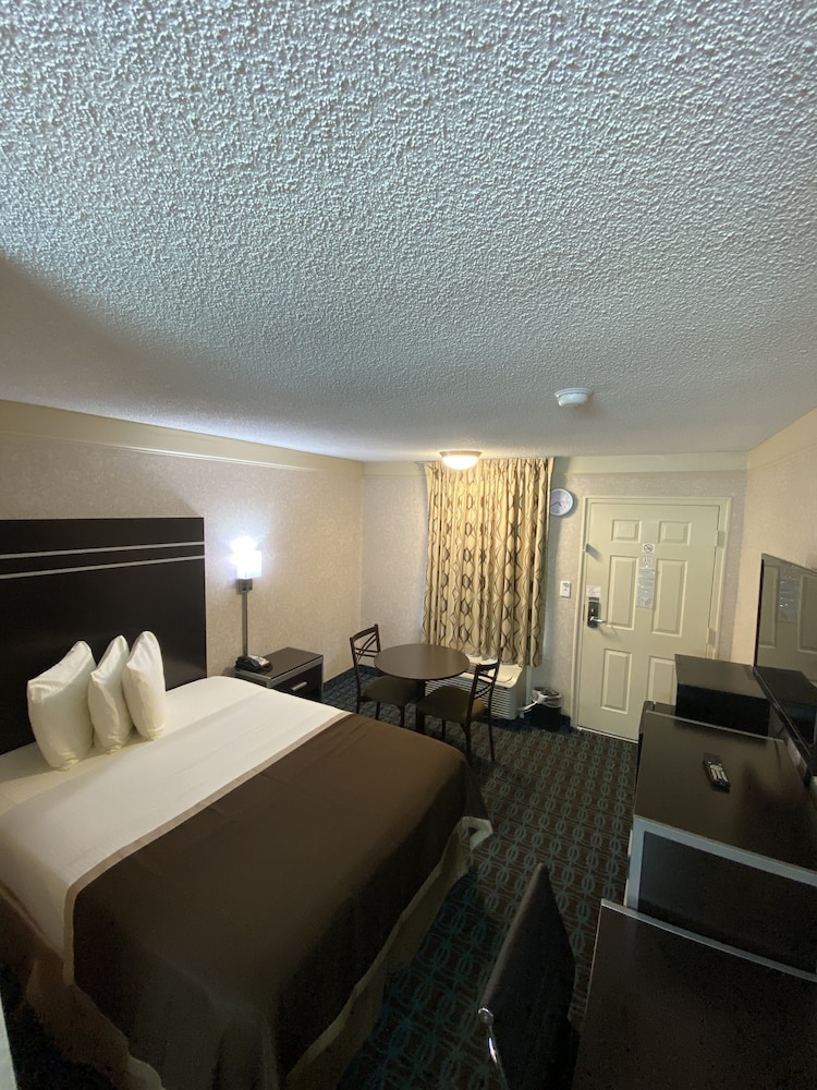 Deluxe Inn Fayetteville - I-95 Exit 49
